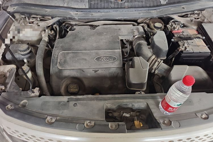 Used Ford Explorer 2013 3.5L Deluxe Model Engine Bay