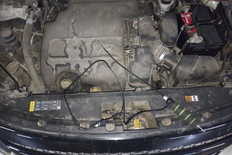 Used Ford Explorer 2013 3.5L Deluxe Model Engine Bay