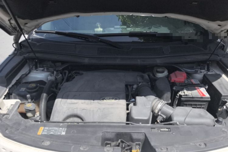 Used Ford Explorer 2013 3.5L Deluxe Model Engine Bay