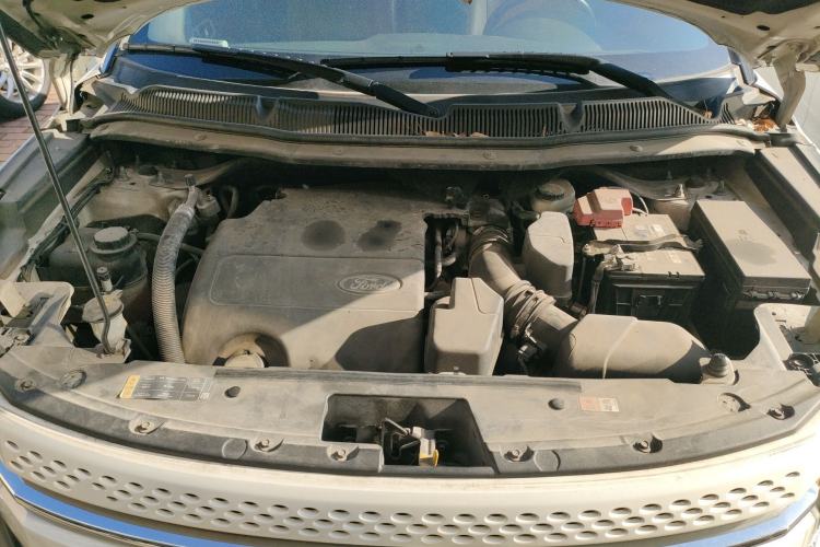 Used Ford Explorer 2013 3.5L Deluxe Model Engine Bay