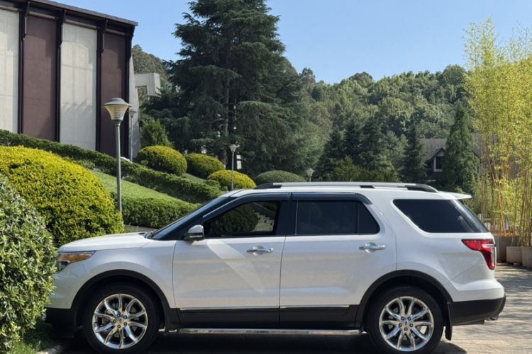 Used Ford Explorer 2013 3.5L Deluxe Model Exterior 3