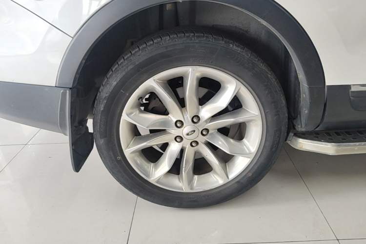 Used Ford Explorer 2013 3.5L Deluxe Model Exterior 5