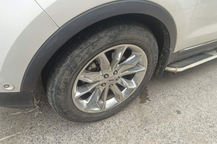Used Ford Explorer 2013 3.5L Deluxe Model Exterior 7