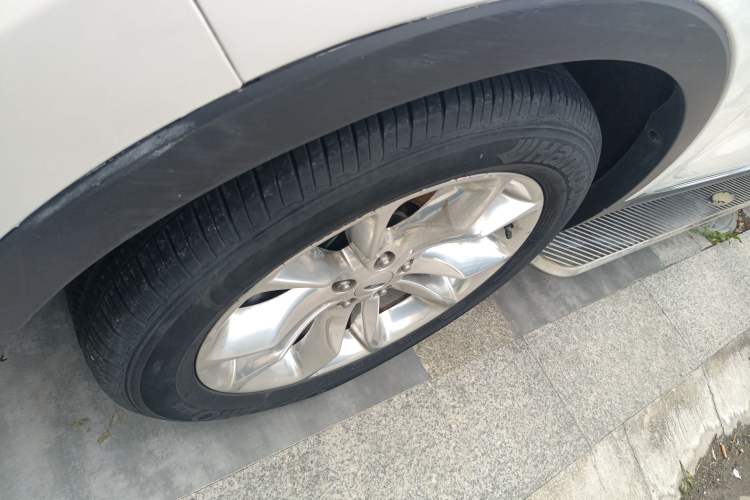 Used Ford Explorer 2013 3.5L Deluxe Model Exterior 7
