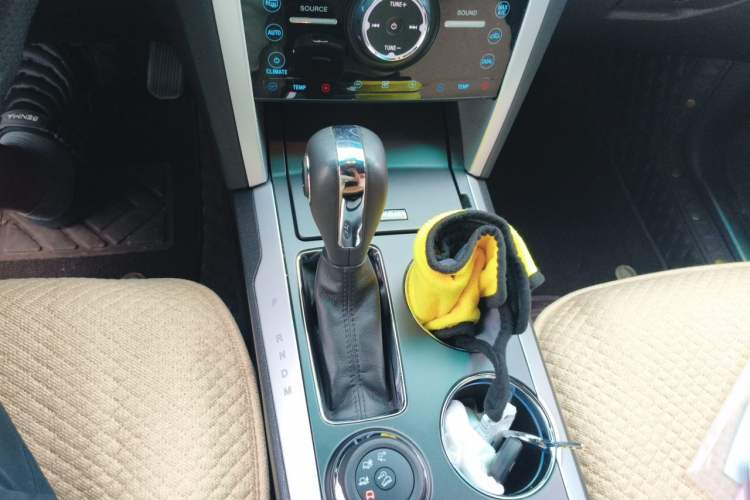Used Ford Explorer 2013 3.5L Deluxe Model Gear Lever