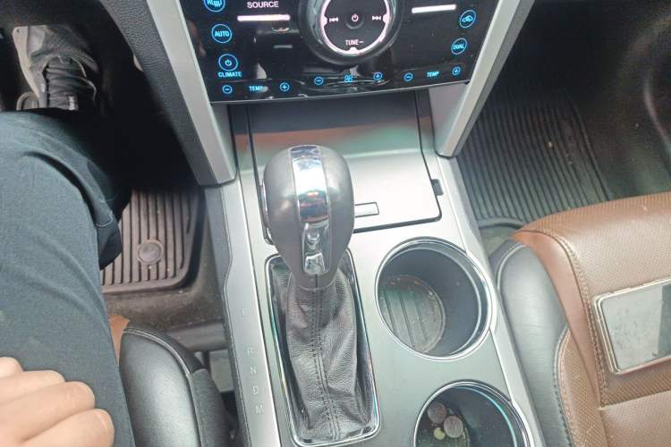 Used Ford Explorer 2013 3.5L Deluxe Model Gear Lever