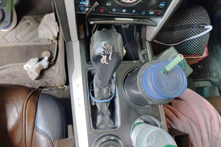 Used Ford Explorer 2013 3.5L Deluxe Model Gear Lever