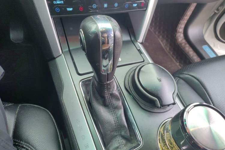 Used Ford Explorer 2013 3.5L Deluxe Model Gear Lever