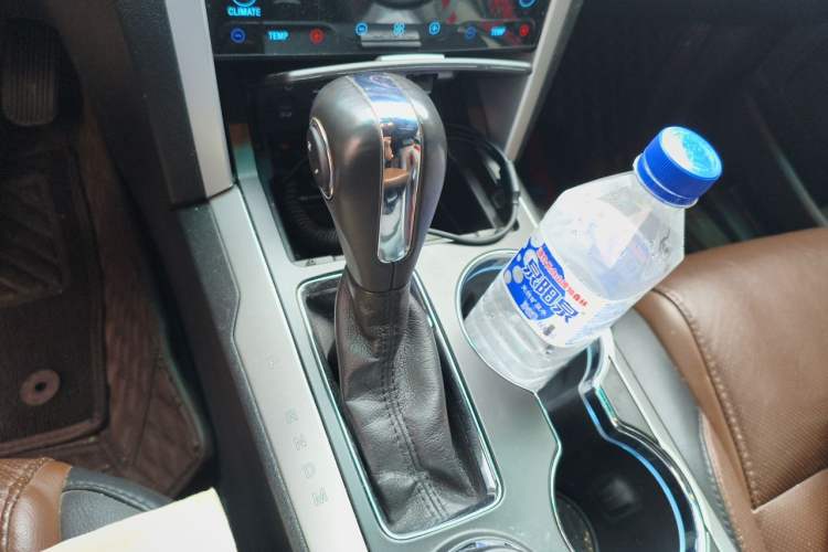 Used Ford Explorer 2013 3.5L Deluxe Model Gear Lever