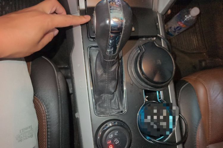 Used Ford Explorer 2013 3.5L Deluxe Model Gear Lever