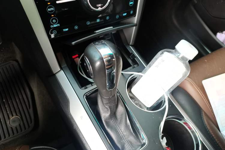 Used Ford Explorer 2013 3.5L Deluxe Model Gear Lever