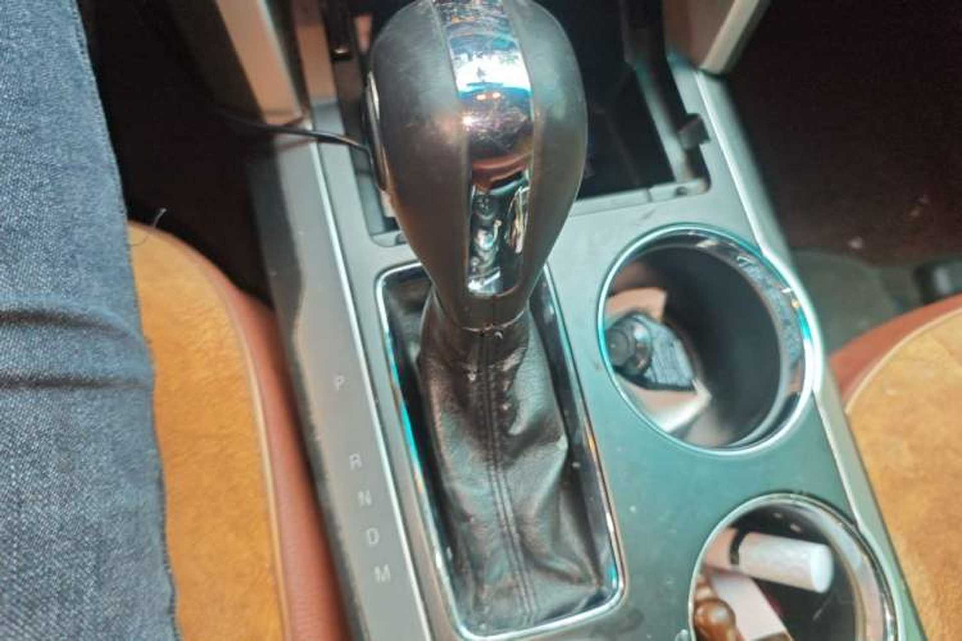 Used Ford Explorer 2013 3.5L Deluxe Model Gear Lever