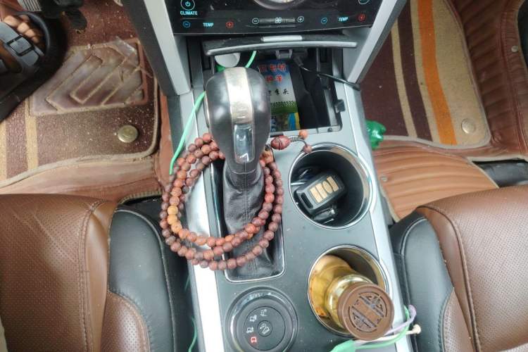 Used Ford Explorer 2013 3.5L Deluxe Model Gear Lever