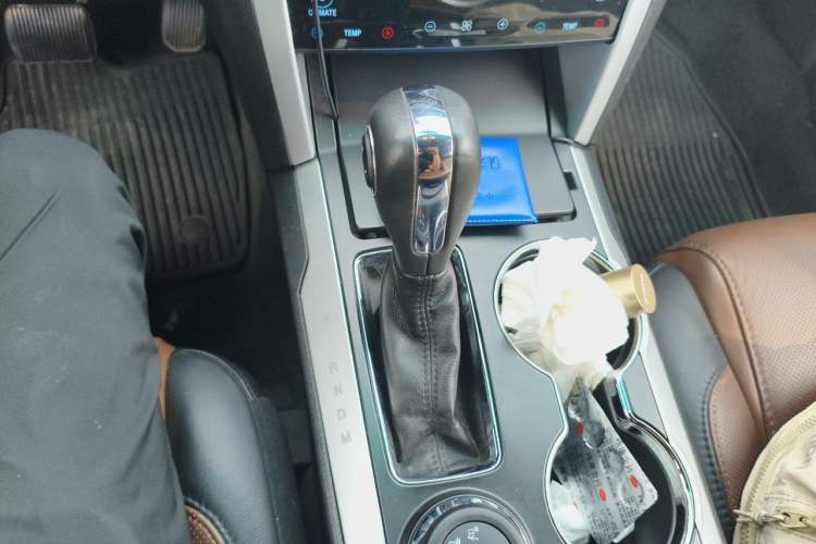 Used Ford Explorer 2013 3.5L Deluxe Model Gear Lever
