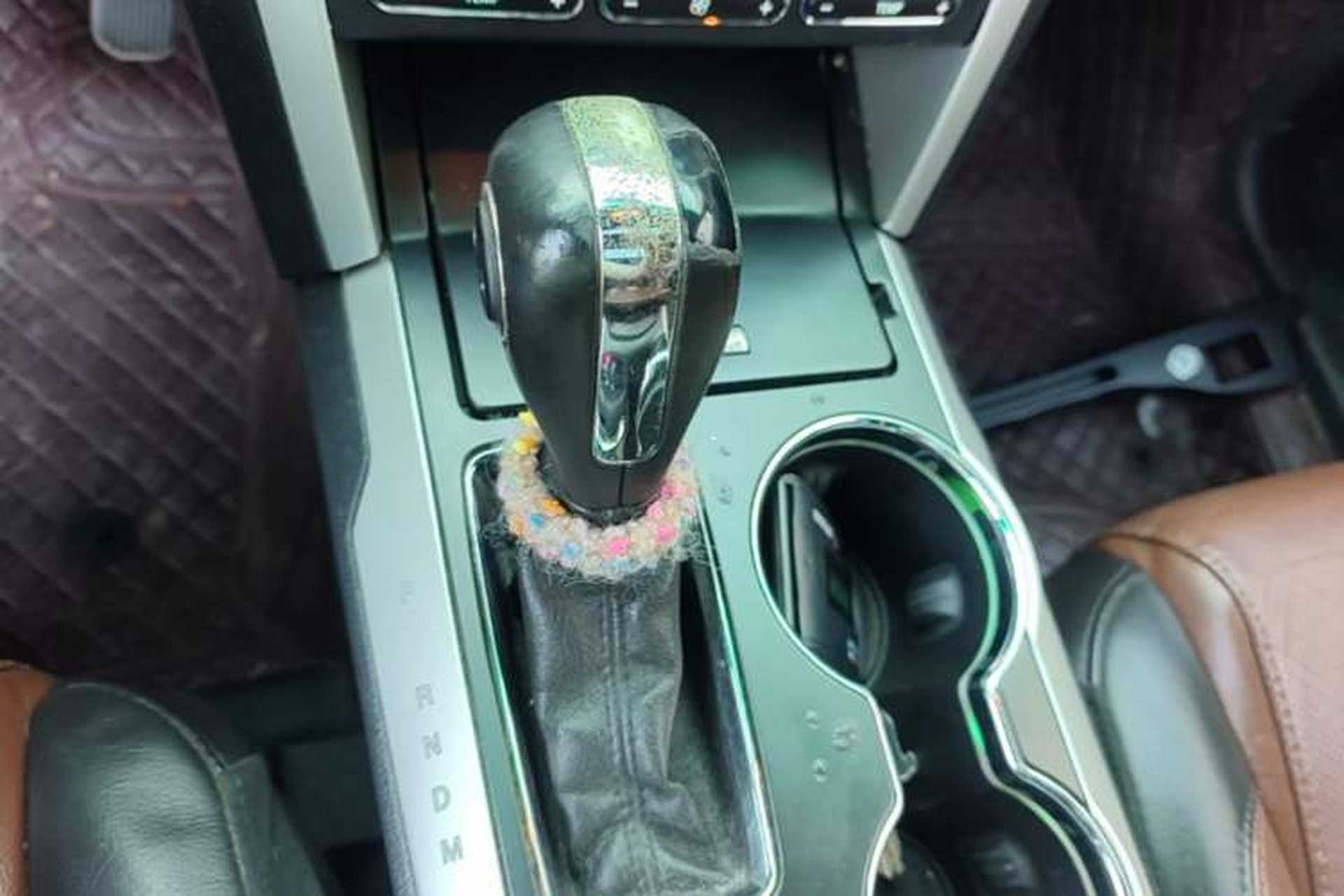 Used Ford Explorer 2013 3.5L Deluxe Model Gear Lever