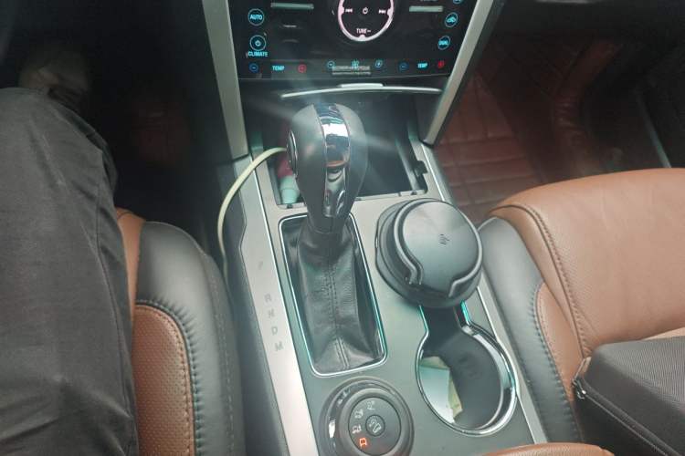 Used Ford Explorer 2013 3.5L Deluxe Model Gear Lever