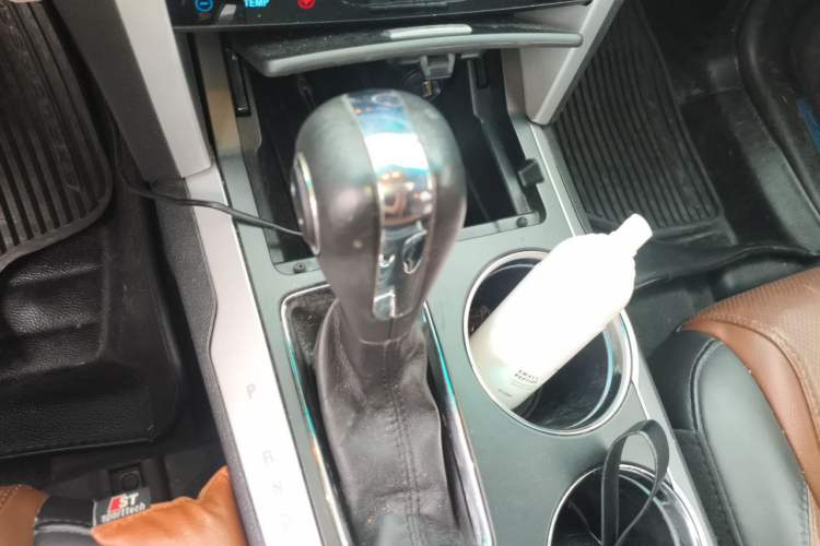 Used Ford Explorer 2013 3.5L Deluxe Model Gear Lever