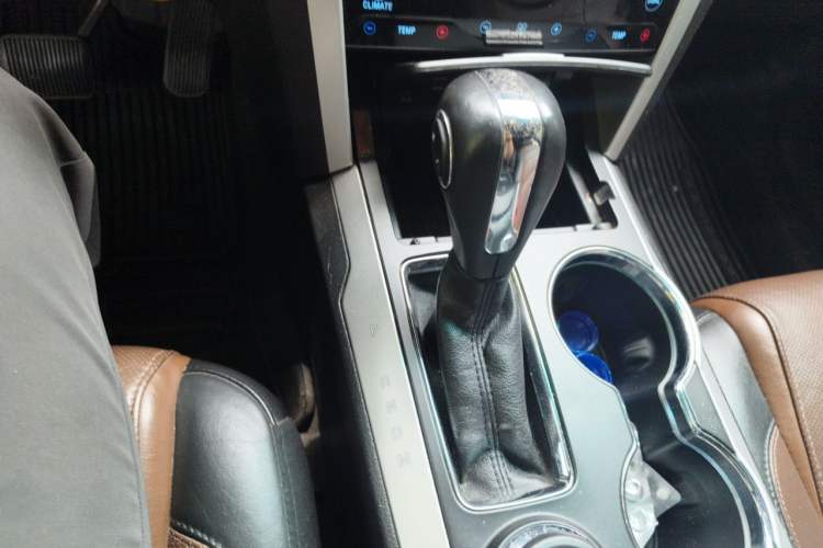 Used Ford Explorer 2013 3.5L Deluxe Model Gear Lever