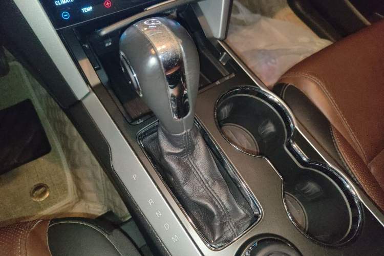 Used Ford Explorer 2013 3.5L Deluxe Model Gear Lever