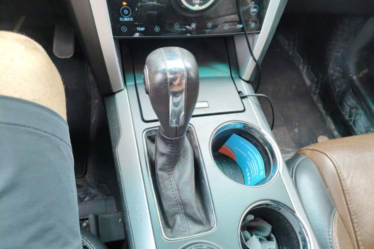Used Ford Explorer 2013 3.5L Deluxe Model Gear Lever