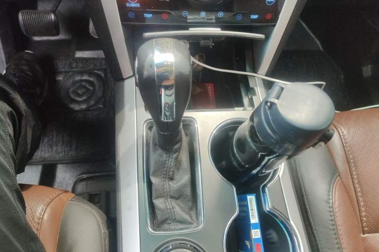 Used Ford Explorer 2013 3.5L Deluxe Model Gear Lever