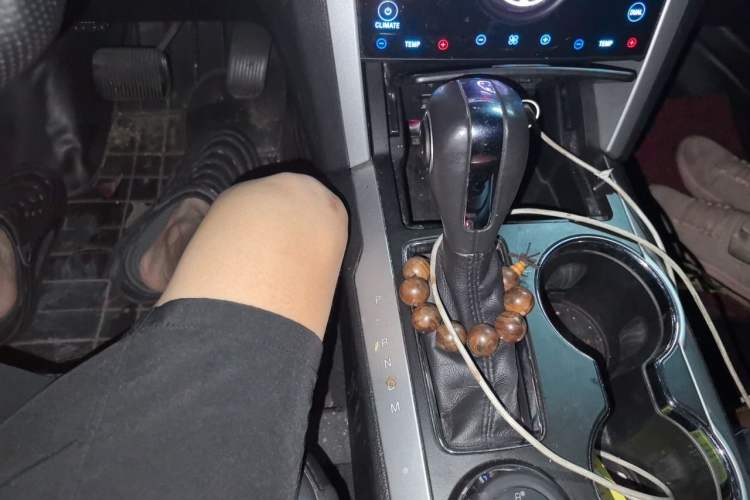 Used Ford Explorer 2013 3.5L Deluxe Model Gear Lever