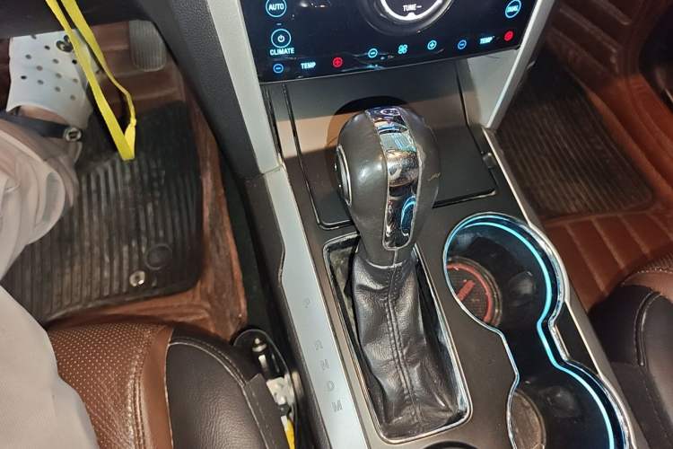 Used Ford Explorer 2013 3.5L Deluxe Model Gear Lever