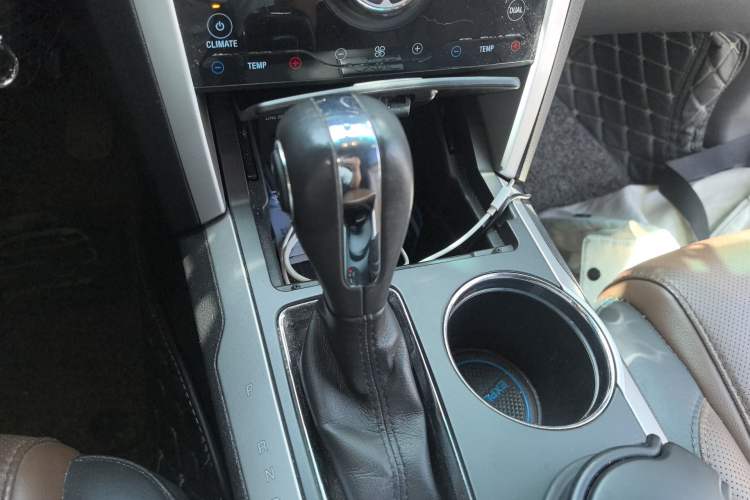 Used Ford Explorer 2013 3.5L Deluxe Model Gear Lever