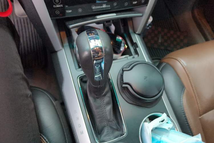 Used Ford Explorer 2013 3.5L Deluxe Model Gear Lever