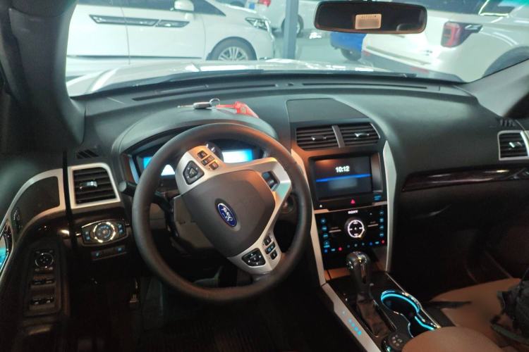 Used Ford Explorer 2013 3.5L Deluxe Model Interior 1