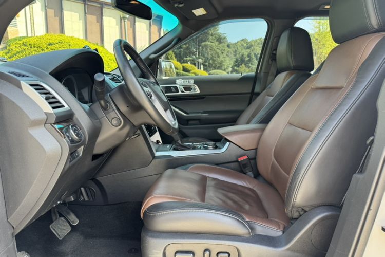Used Ford Explorer 2013 3.5L Deluxe Model Interior 2