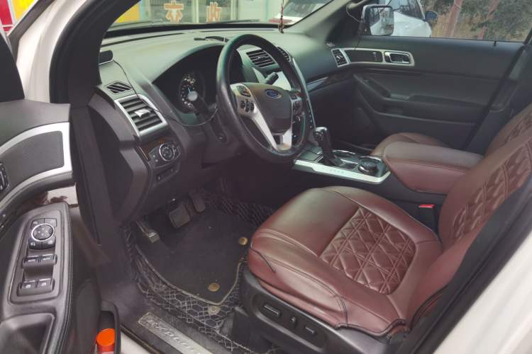 Used Ford Explorer 2013 3.5L Deluxe Model Interior 2