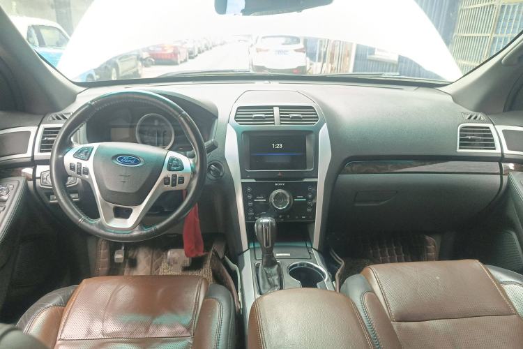 Used Ford Explorer 2013 3.5L Deluxe Model Interior 2