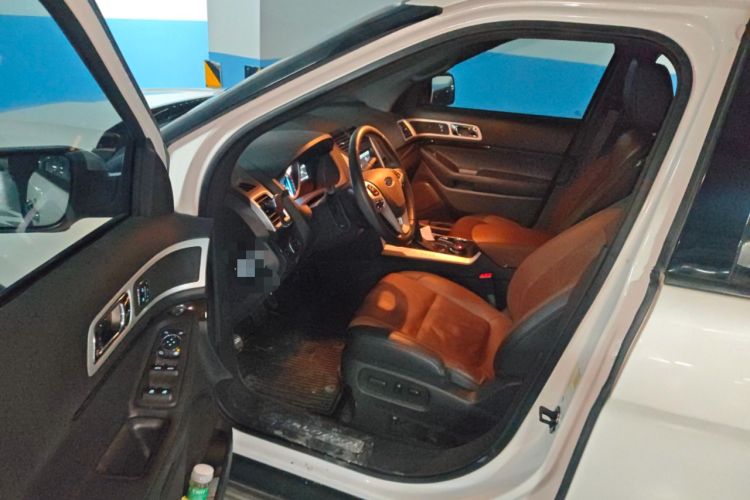 Used Ford Explorer 2013 3.5L Deluxe Model Interior 3