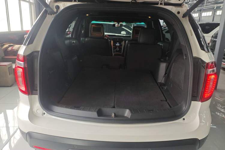 Used Ford Explorer 2013 3.5L Deluxe Model Interior 4