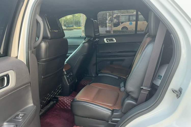 Used Ford Explorer 2013 3.5L Prestige Model Interior 4