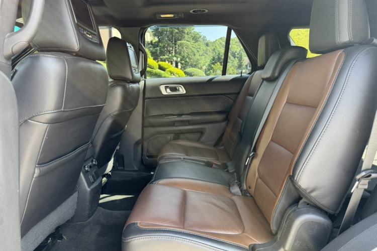 Used Ford Explorer 2013 3.5L Deluxe Model Interior 5