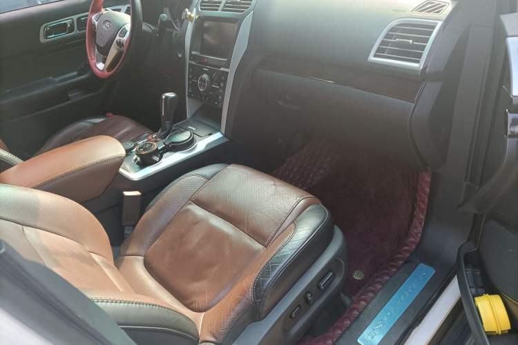 Used Ford Explorer 2013 3.5L Prestige Model Interior 5