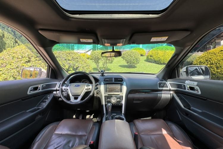 Used Ford Explorer 2013 3.5L Deluxe Model Interior 6