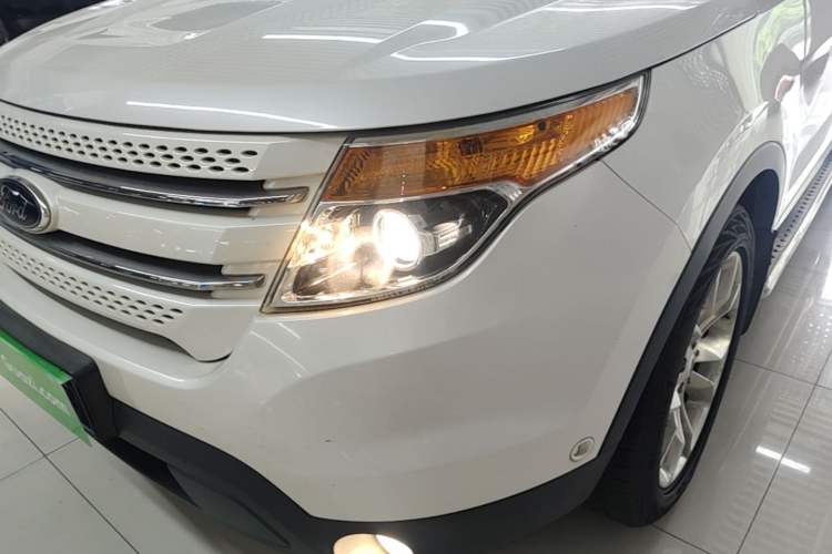 Used Ford Explorer 2013 3.5L Deluxe Model Left Front Headlight