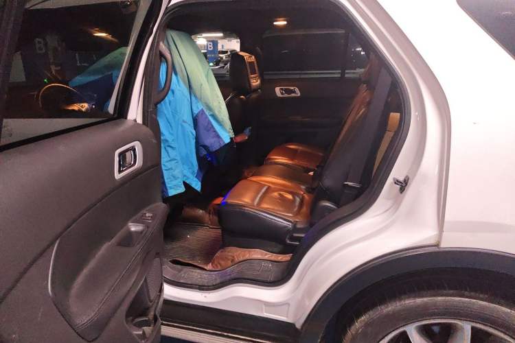 Used Ford Explorer 2013 3.5L Deluxe Model Left Rear Seat