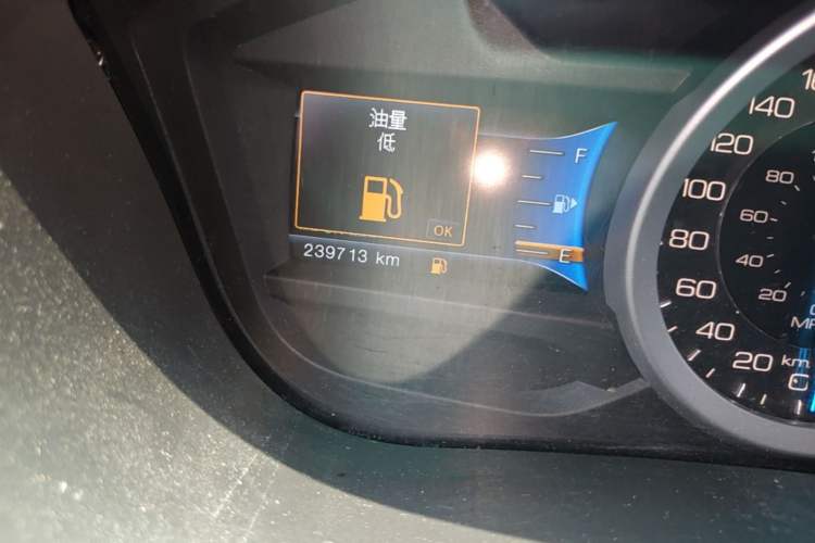Used Ford Explorer 2013 3.5L Deluxe Model Odometer Close Up