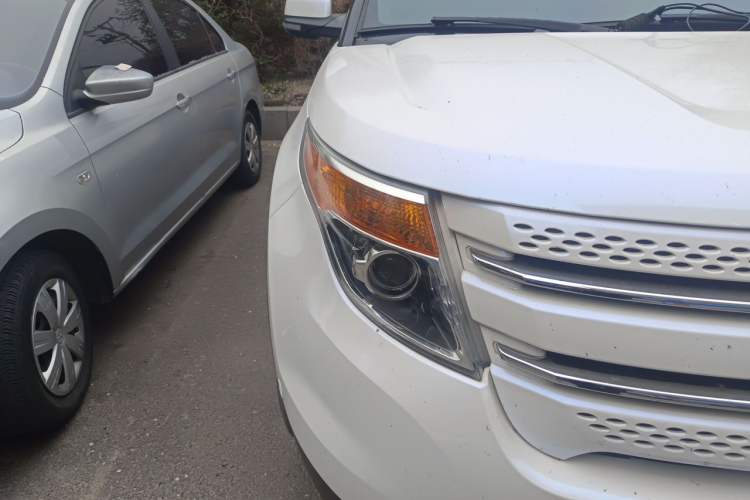 Used Ford Explorer 2013 3.5L Deluxe Model Right Front Headlight