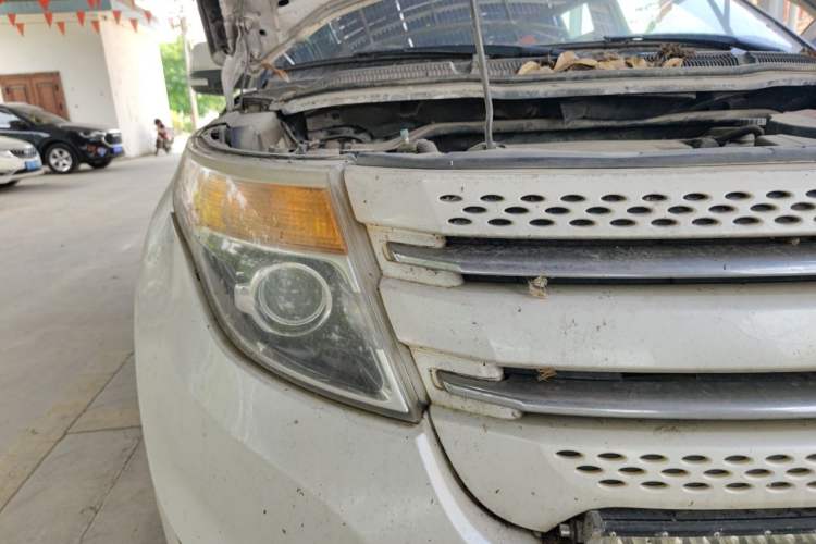 Used Ford Explorer 2013 3.5L Deluxe Model Right Front Headlight