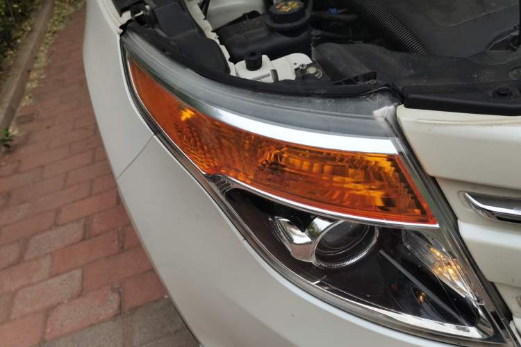Used Ford Explorer 2013 3.5L Deluxe Model Right Front Headlight