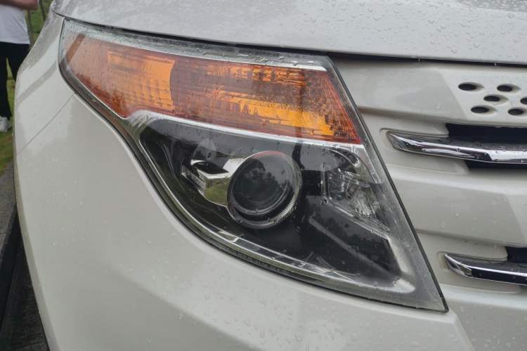 Used Ford Explorer 2013 3.5L Deluxe Model Right Front Headlight