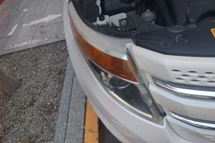Used Ford Explorer 2013 3.5L Deluxe Model Right Front Headlight