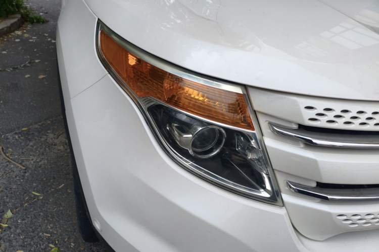Used Ford Explorer 2013 3.5L Deluxe Model Right Front Headlight