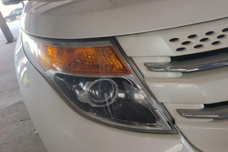 Used Ford Explorer 2013 3.5L Deluxe Model Right Front Headlight