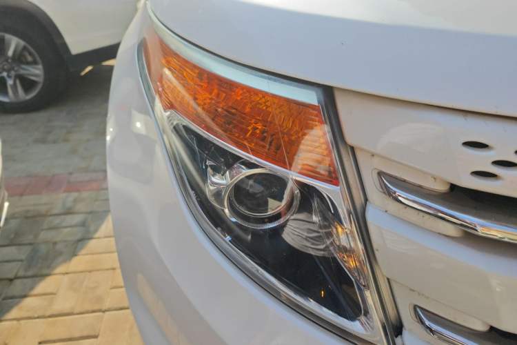 Used Ford Explorer 2013 3.5L Deluxe Model Right Front Headlight